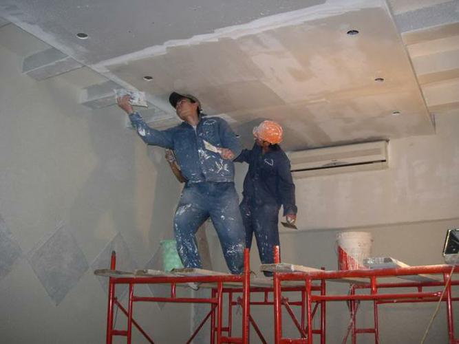 thi công trần vách thạch cao tại Quận 4