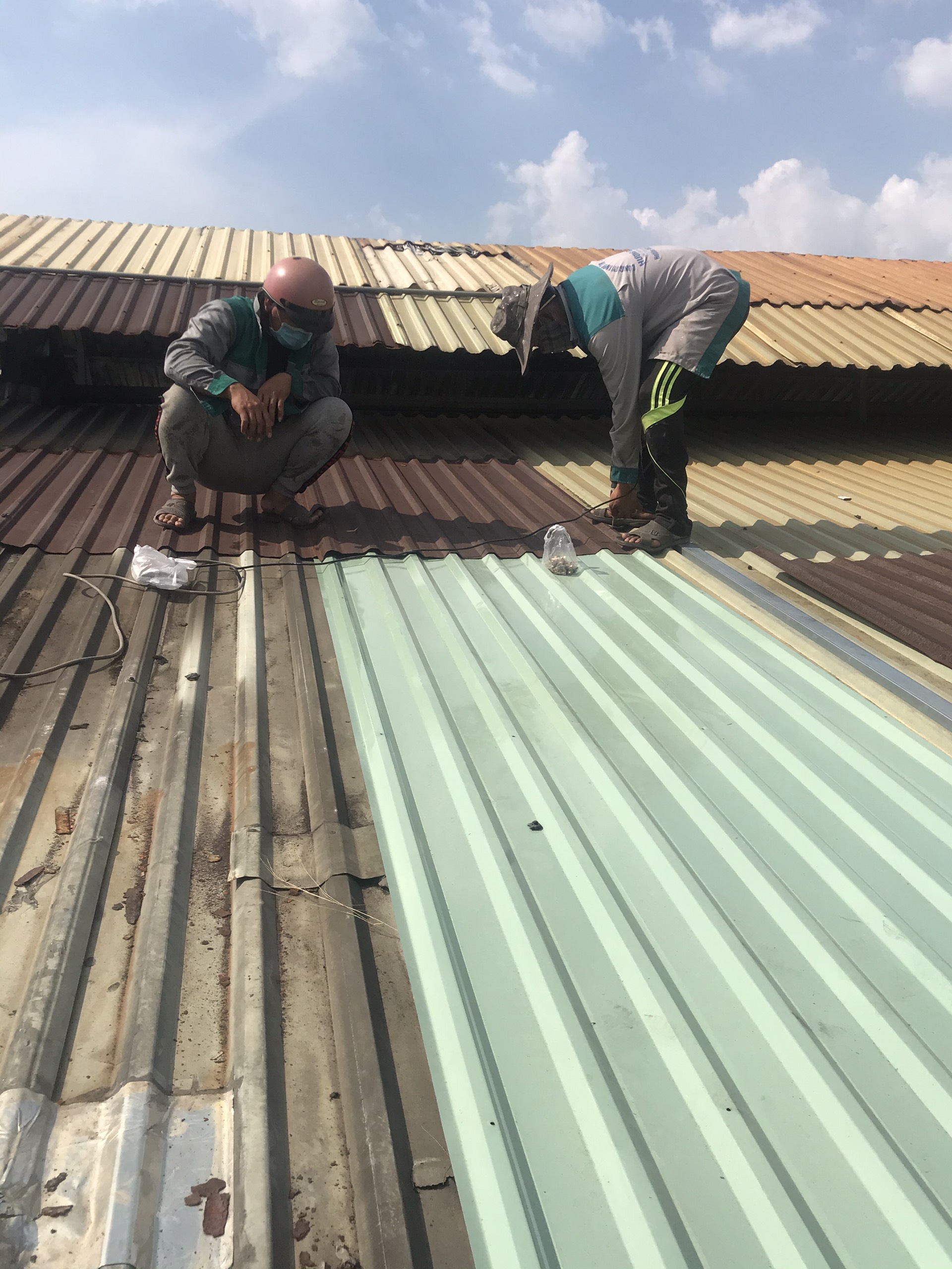 sửa mái tôn bị dột Quận 11