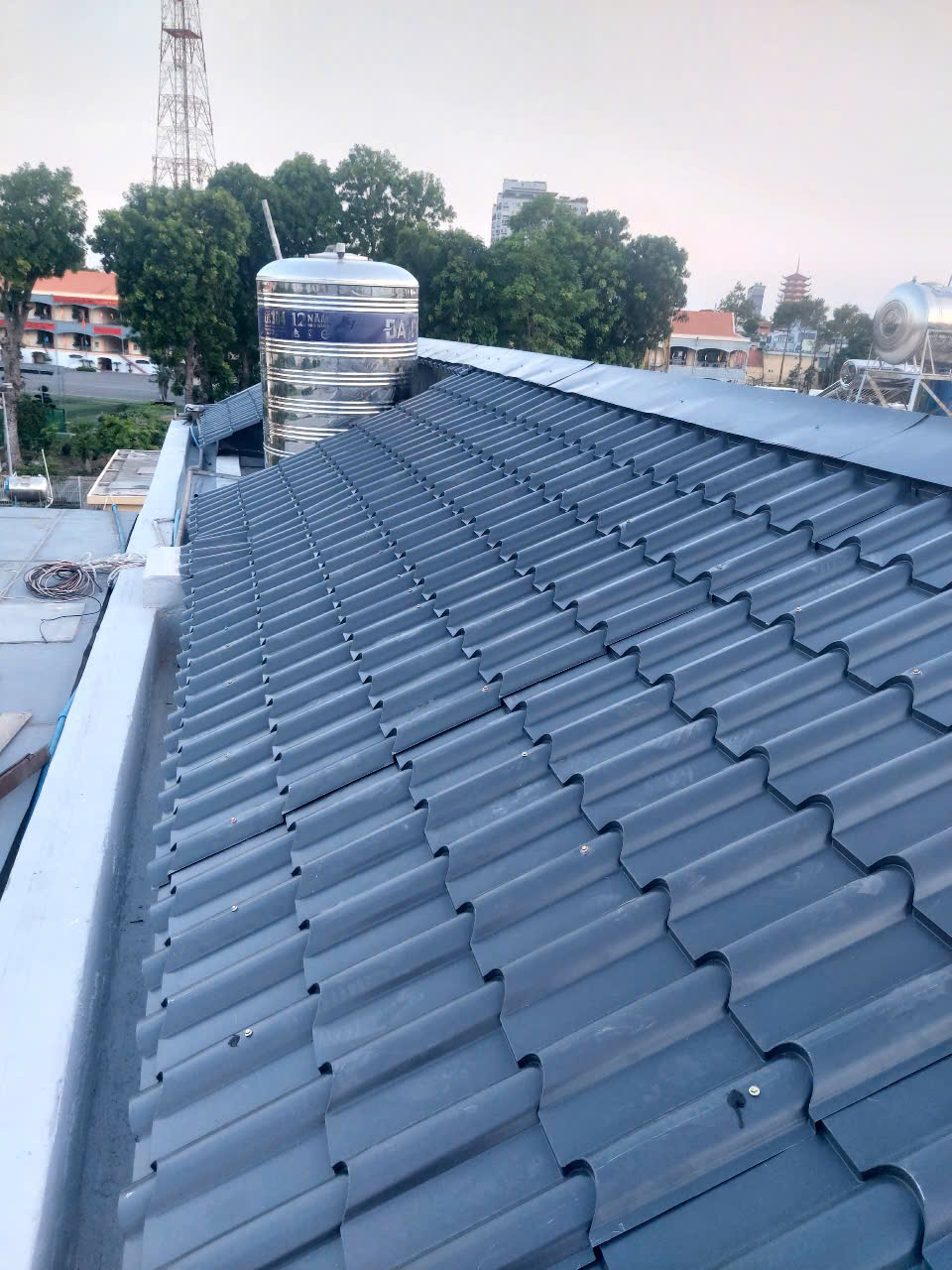 Thi Công Mái Tôn Giả Ngói Tại TPHCM